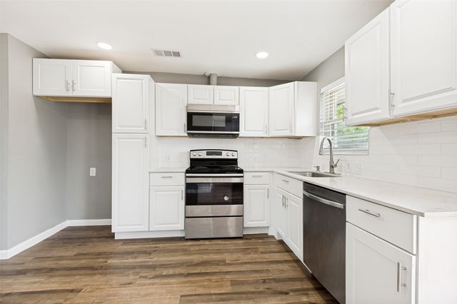 737 Cranbrook Lane, Grand Prairie, TX 75052