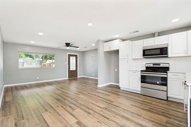 737 Cranbrook Lane, Grand Prairie, TX 75052