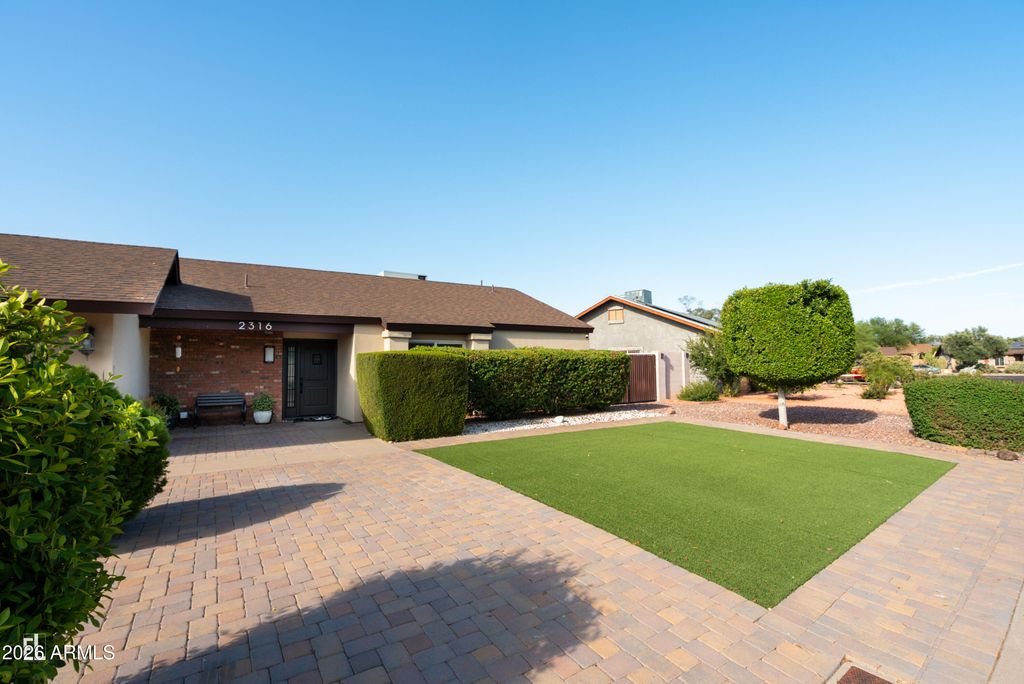 2316 W PORT ROYALE Lane, Phoenix, AZ 85023 — photo 4