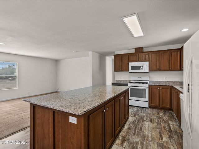 1740 Donner Trail, Silver Springs, NV 89429