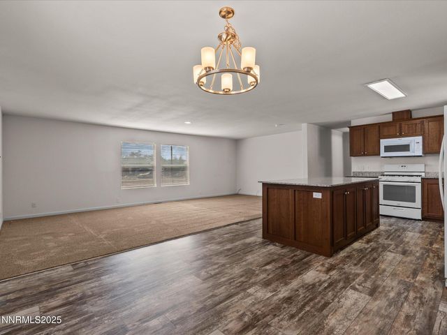 1740 Donner Trail, Silver Springs, NV 89429