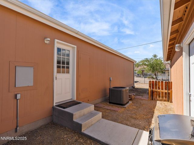 1740 Donner Trail, Silver Springs, NV 89429