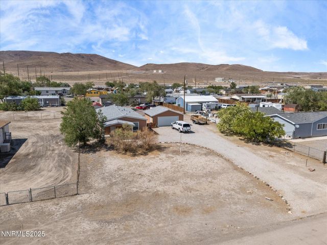 1740 Donner Trail, Silver Springs, NV 89429
