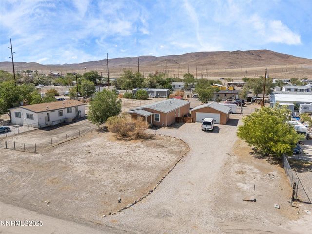 1740 Donner Trail, Silver Springs, NV 89429