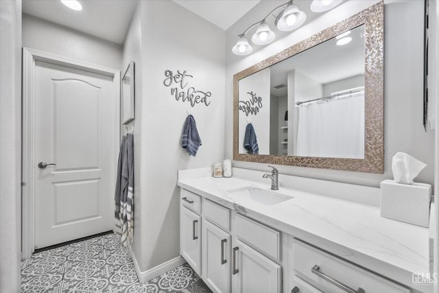 3305 Kimmie Rachelle Court, Bakersfield, CA 93313