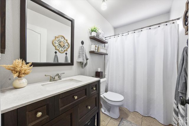 3305 Kimmie Rachelle Court, Bakersfield, CA 93313