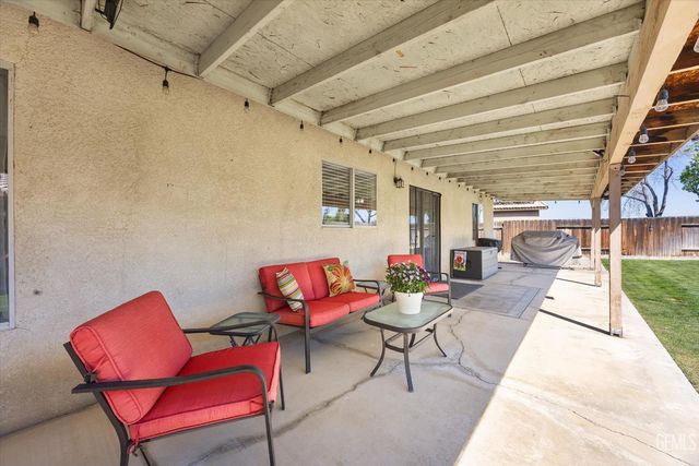 3305 Kimmie Rachelle Court, Bakersfield, CA 93313