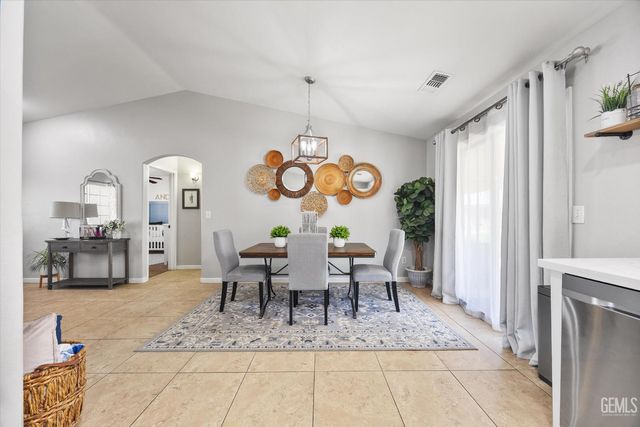 3305 Kimmie Rachelle Court, Bakersfield, CA 93313