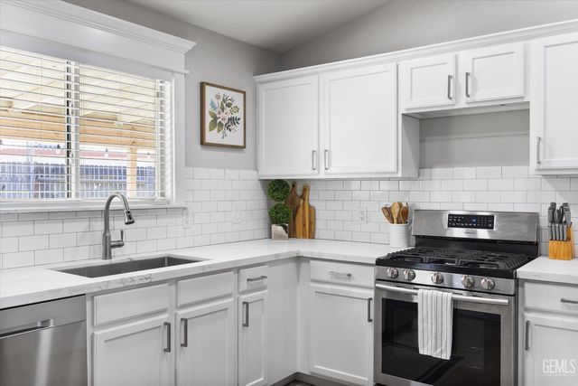 3305 Kimmie Rachelle Court, Bakersfield, CA 93313