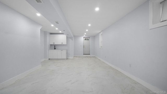4081 Grace Avenue, Bronx, NY 10466