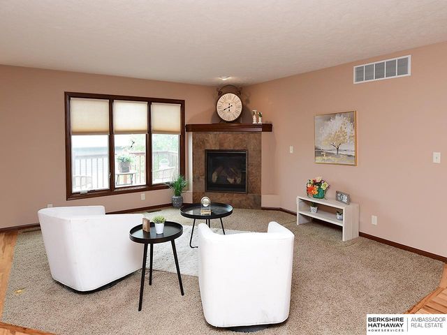 1306 Autumn Road, Hickman, NE 68372