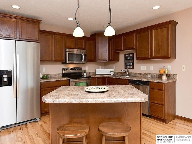 1306 Autumn Road, Hickman, NE 68372