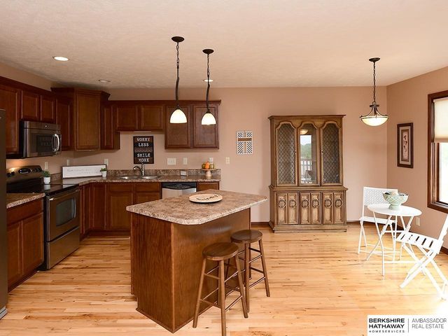 1306 Autumn Road, Hickman, NE 68372