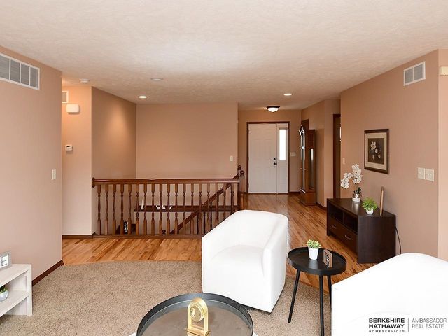 1306 Autumn Road, Hickman, NE 68372