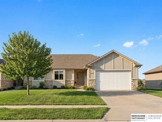 1306 Autumn Road, Hickman, NE 68372