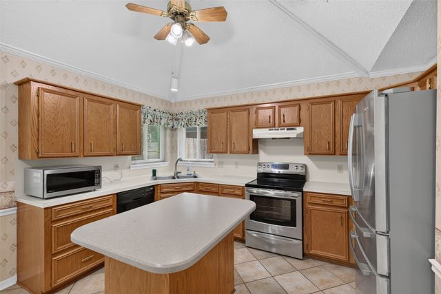 2204 Middle Creek Boulevard, Bossier City, LA 71111