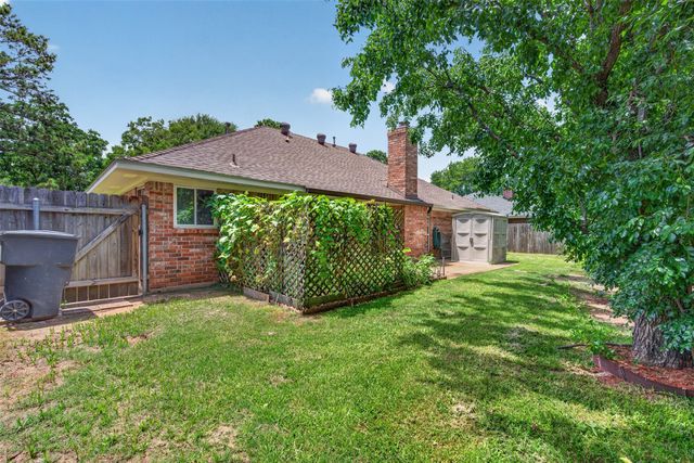2204 Middle Creek Boulevard, Bossier City, LA 71111