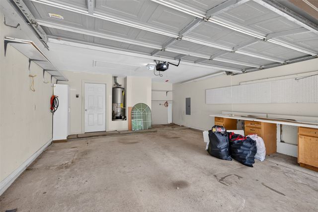 2204 Middle Creek Boulevard, Bossier City, LA 71111
