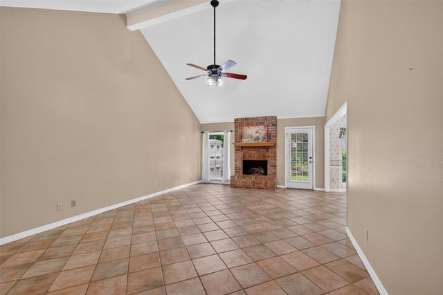 2204 Middle Creek Boulevard, Bossier City, LA 71111