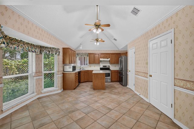 2204 Middle Creek Boulevard, Bossier City, LA 71111