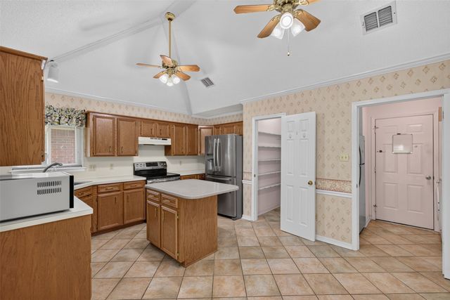 2204 Middle Creek Boulevard, Bossier City, LA 71111