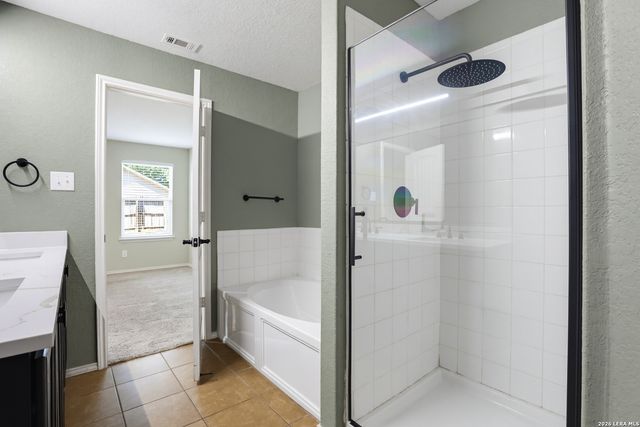5711 ESPADA CLF, San Antonio, TX 78222