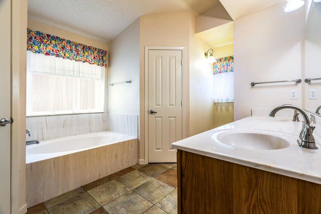 324 Encantado Ridge Court NE, Albuquerque, NM 87124