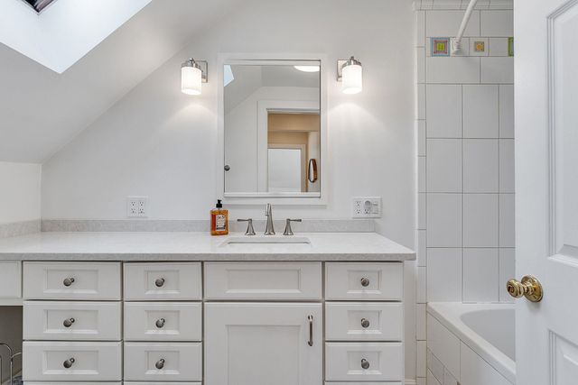 565 Main Street, Warren, VT 05674