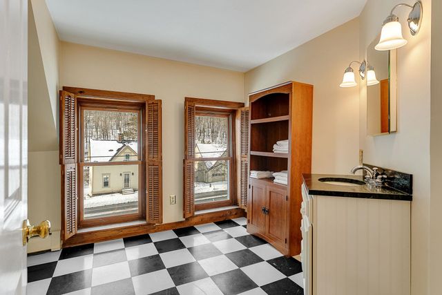 565 Main Street, Warren, VT 05674