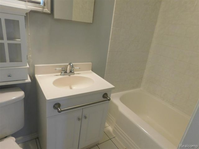 405 N Washington Avenue, Royal Oak, MI 48067
