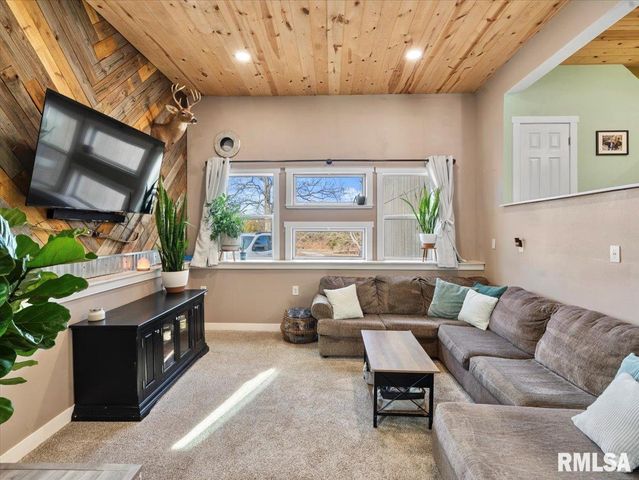 14107 German Church Road, Johnston City, IL 62951