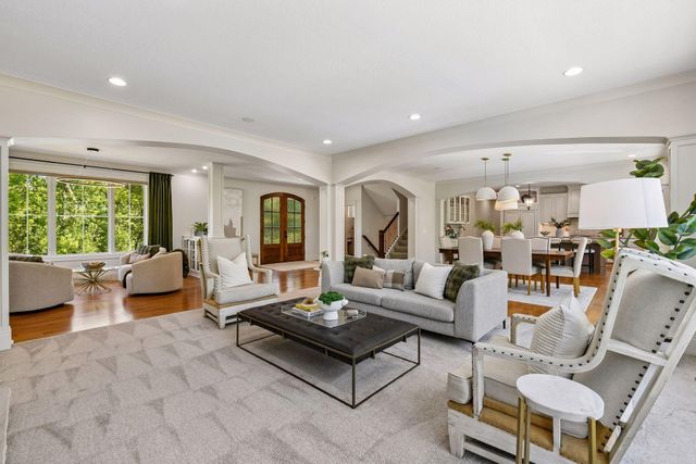 6671 Amberwood Lane, Chanhassen, MN 55317