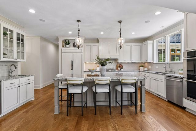 6671 Amberwood Lane, Chanhassen, MN 55317