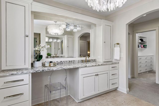 6671 Amberwood Lane, Chanhassen, MN 55317