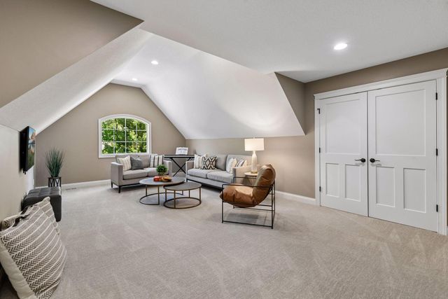 6671 Amberwood Lane, Chanhassen, MN 55317