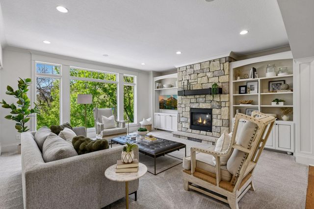 6671 Amberwood Lane, Chanhassen, MN 55317