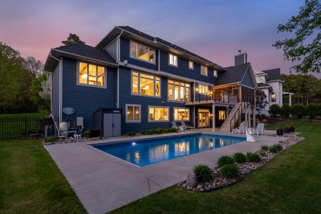 6671 Amberwood Lane, Chanhassen, MN 55317