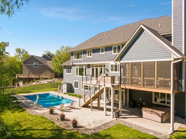 6671 Amberwood Lane, Chanhassen, MN 55317