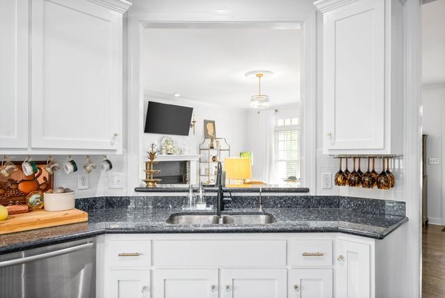 135 Weymouth Ct, Clarksville, TN 37043