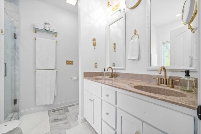 135 Weymouth Ct, Clarksville, TN 37043