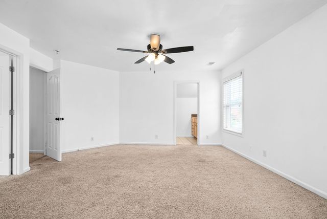 135 Weymouth Ct, Clarksville, TN 37043