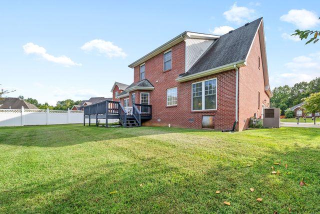 135 Weymouth Ct, Clarksville, TN 37043