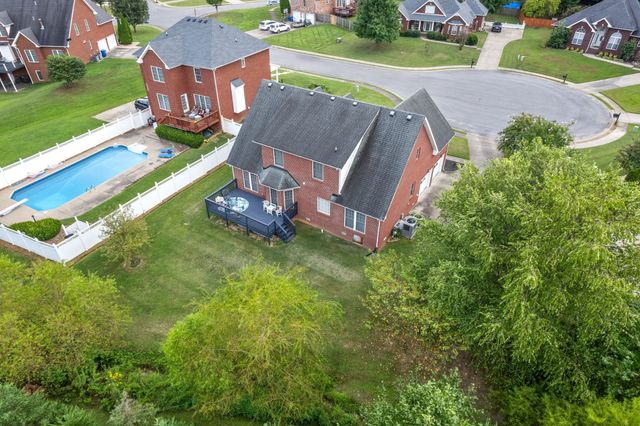 135 Weymouth Ct, Clarksville, TN 37043