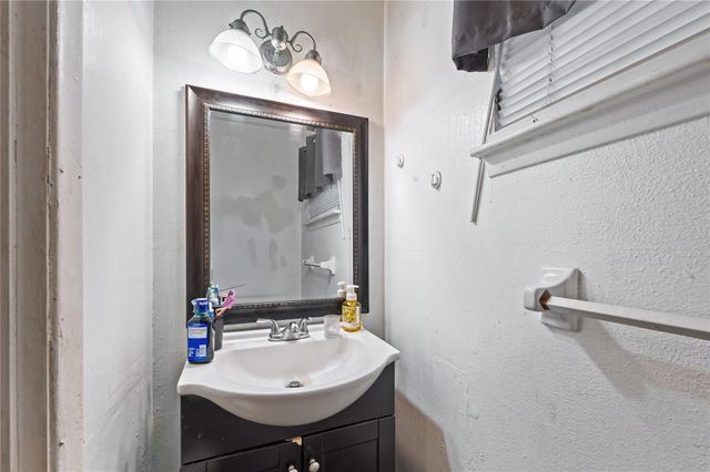 6226 Standing Oaks Street, Houston, TX 77050