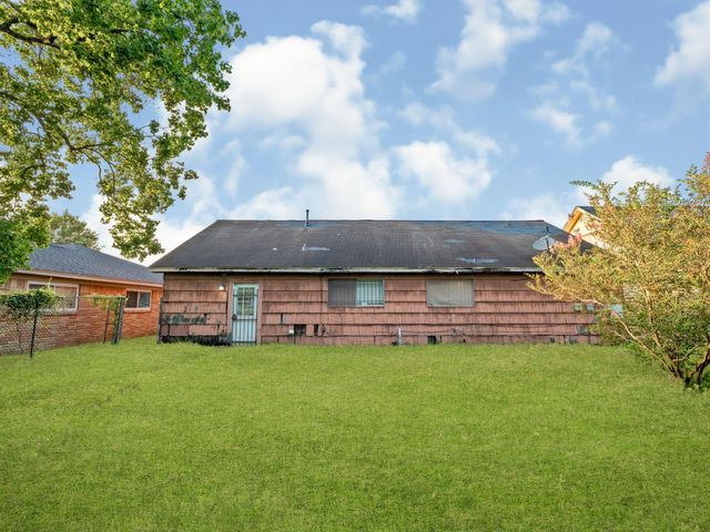 6226 Standing Oaks Street, Houston, TX 77050