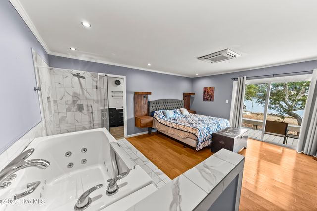 9209 Hornigold Avenue, Oriental, NC 28571