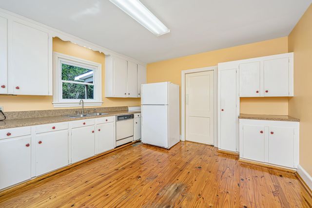 279 Hawthorne Street, Mount Pleasant, SC 29464