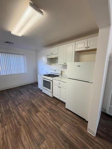 1807 Woodland Avenue, East Palo Alto, CA 94303