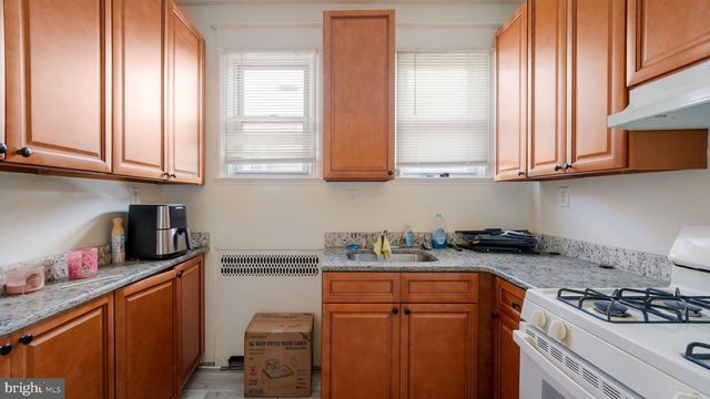 210 POND ST, Bristol, PA 19007
