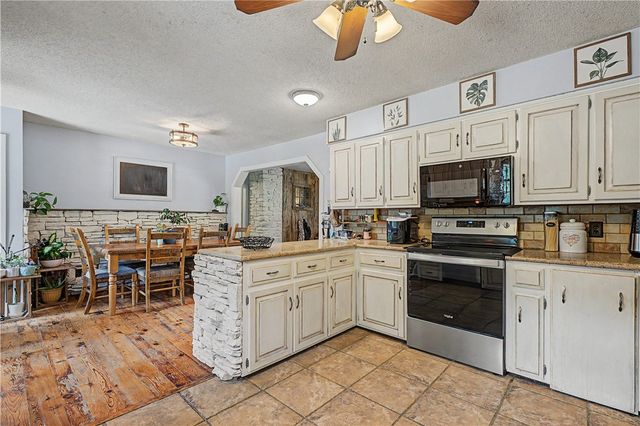 16698 Harmon Road, Fayetteville, AR 72704